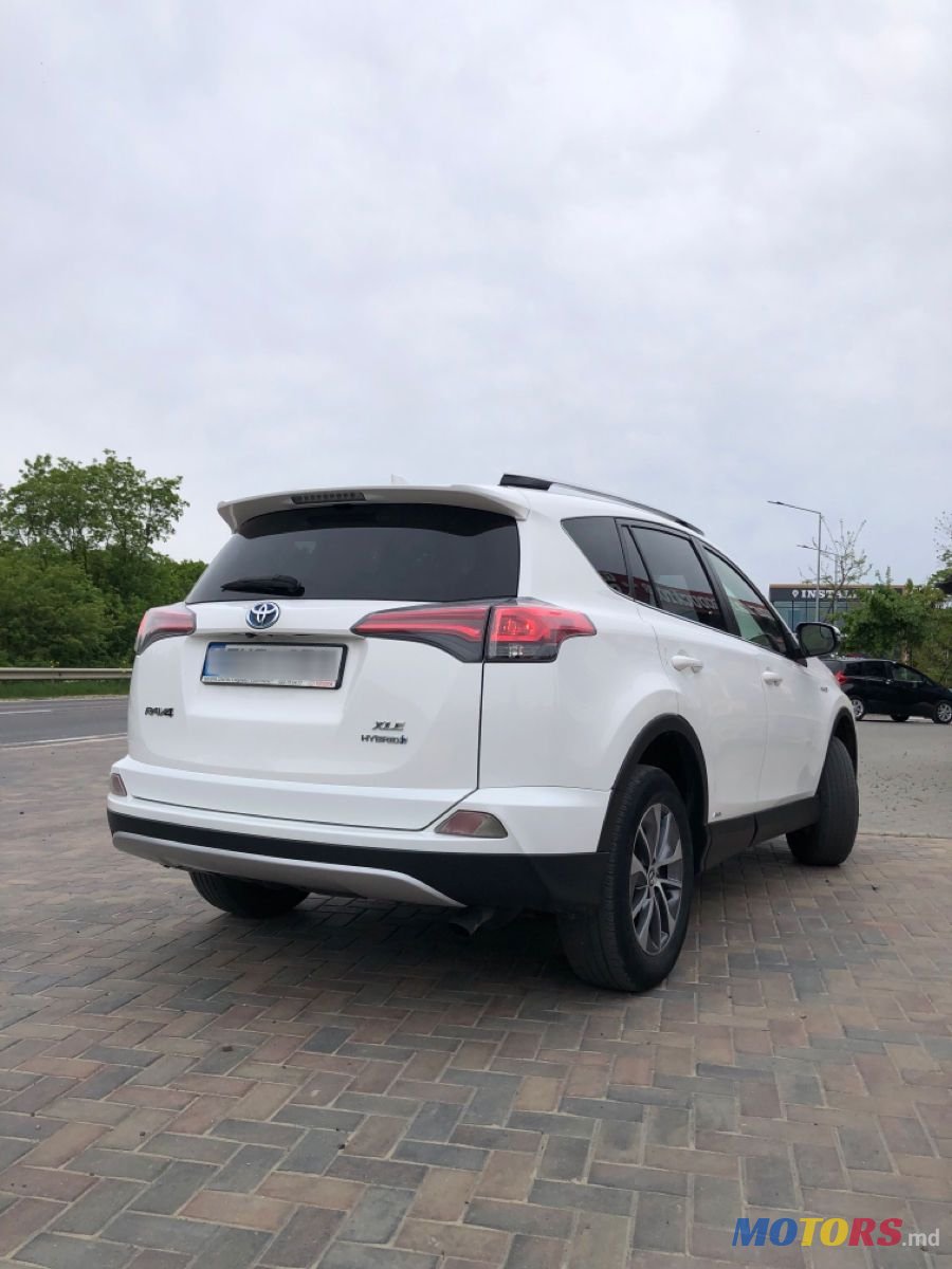 2016' Toyota RAV4 photo #3