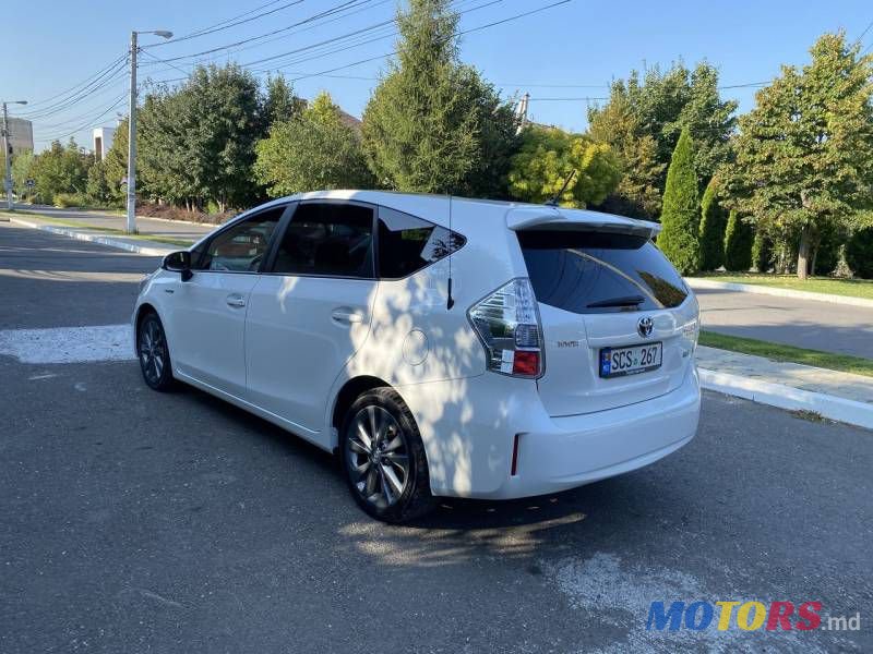 2013' Toyota Prius + photo #3