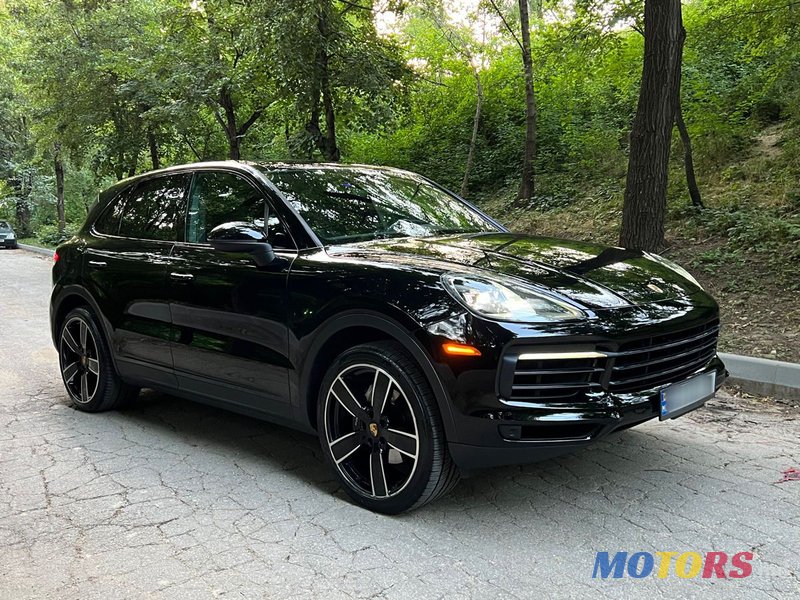 2019' Porsche Cayenne photo #2