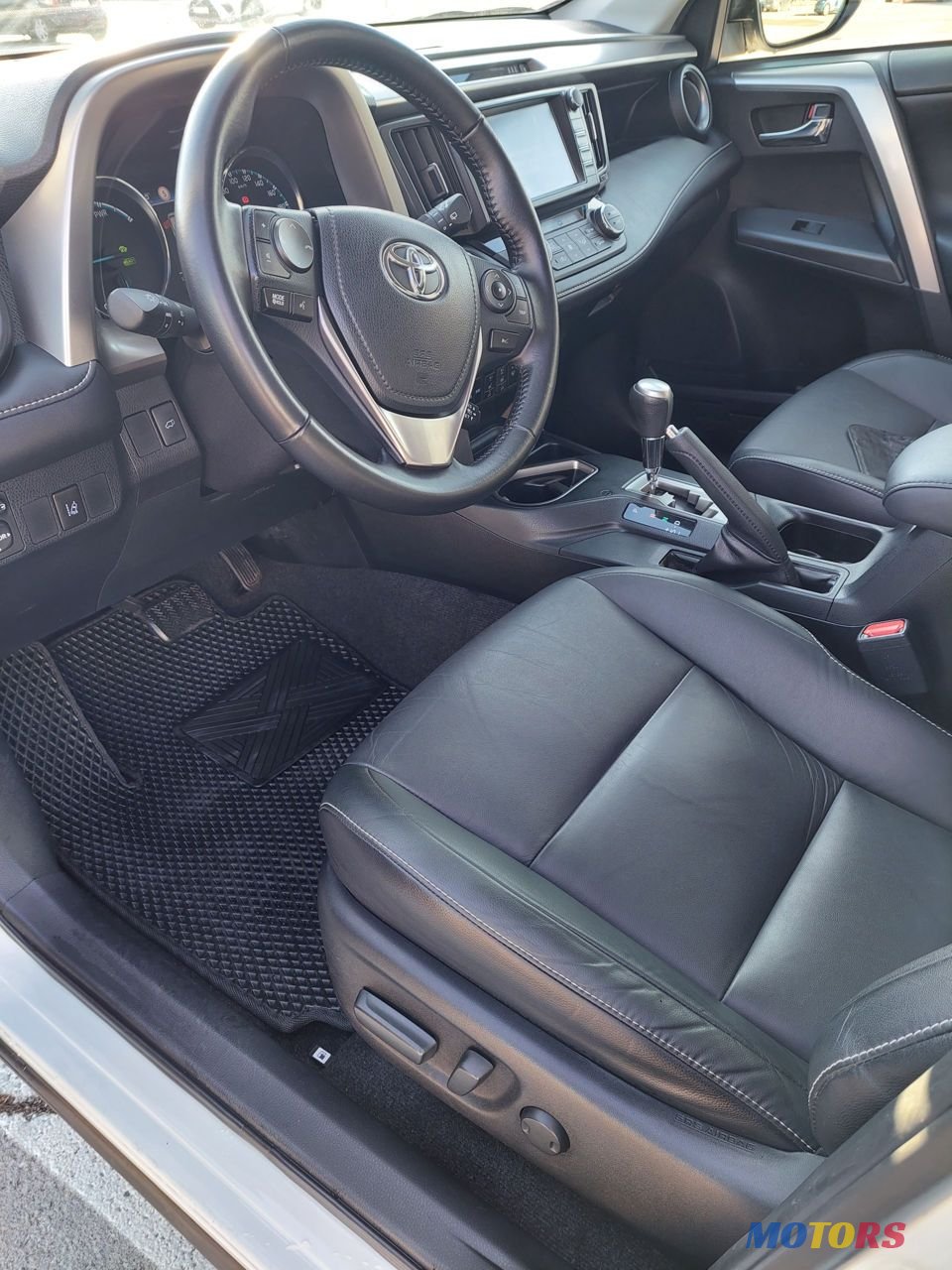 2016' Toyota RAV4 photo #5