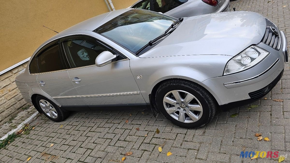 2004' Volkswagen Passat photo #3