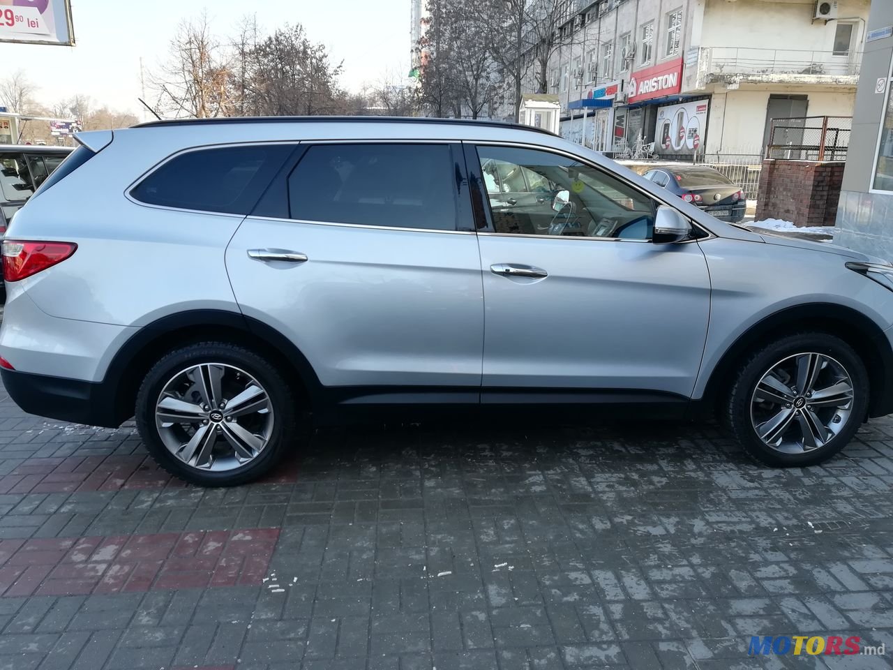 2013' Hyundai Grand Santa Fe photo #2