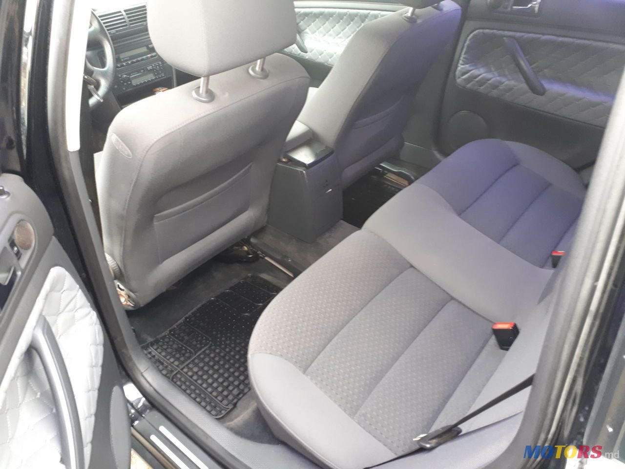 2004' Volkswagen Passat photo #2