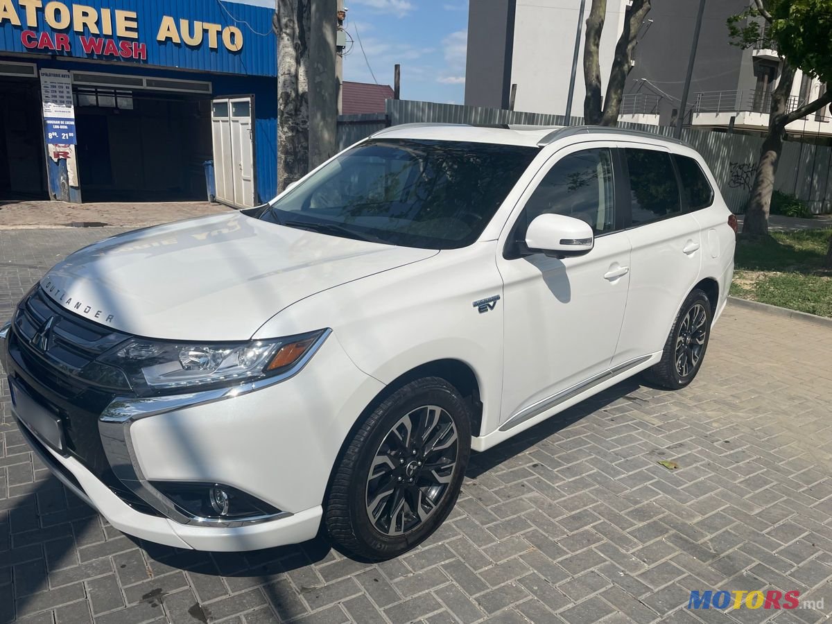 2018' Mitsubishi Outlander photo #1