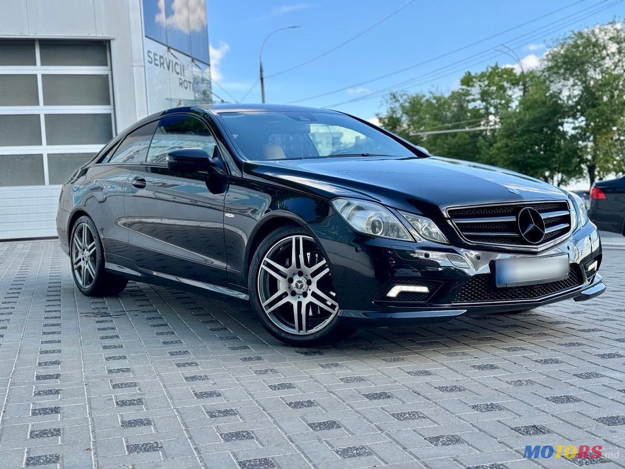2010' Mercedes-Benz E-Class Coupe photo #1