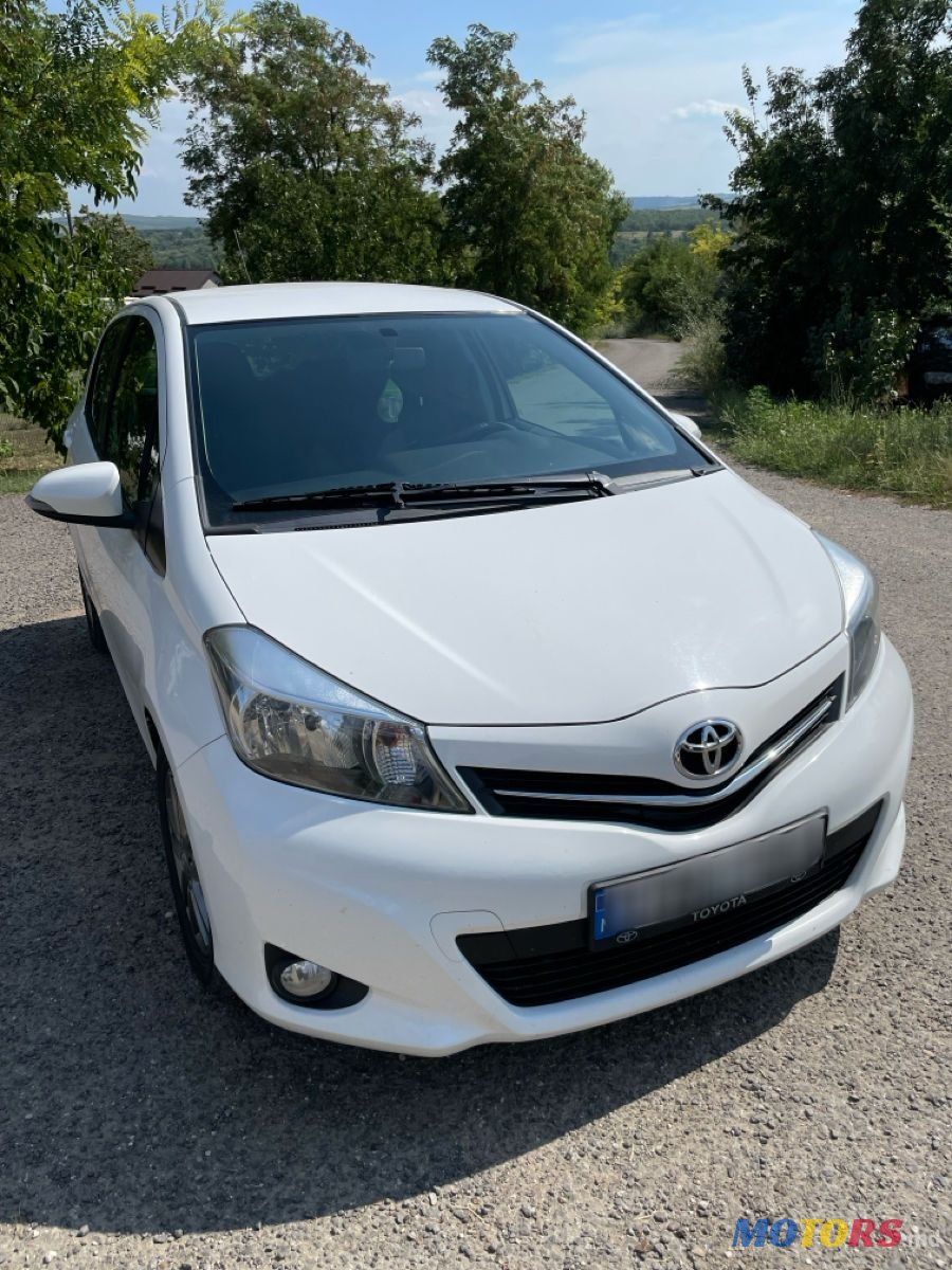 2014' Toyota Yaris photo #2