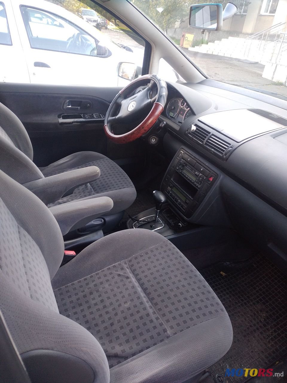 2002' Volkswagen Sharan photo #3