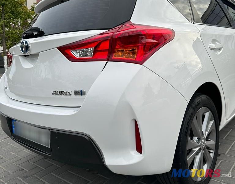 2012' Toyota Auris photo #3