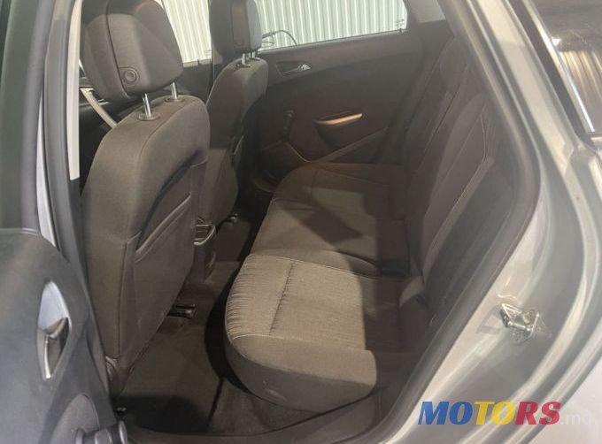 2012' Opel Astra photo #5