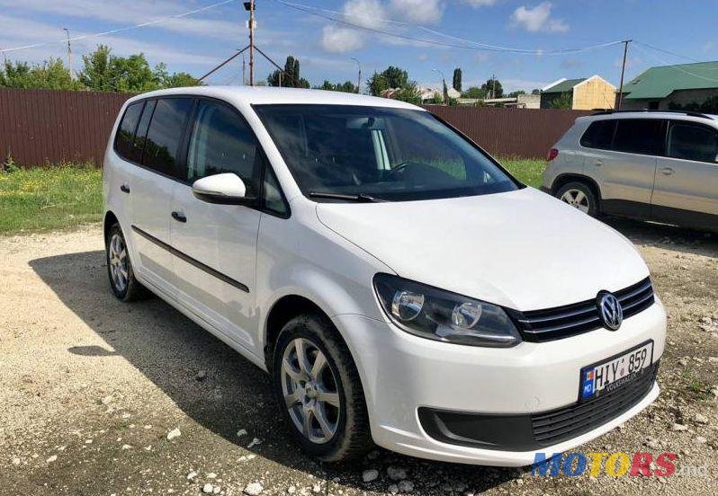 2012' Volkswagen Touran photo #1