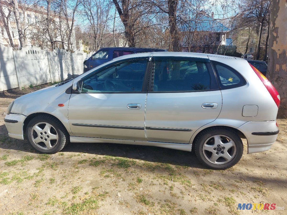 2000' Nissan Almera Tino photo #2