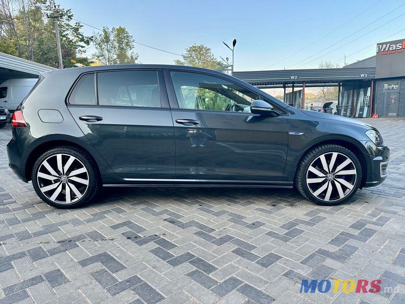 2015' Volkswagen Golf photo #1