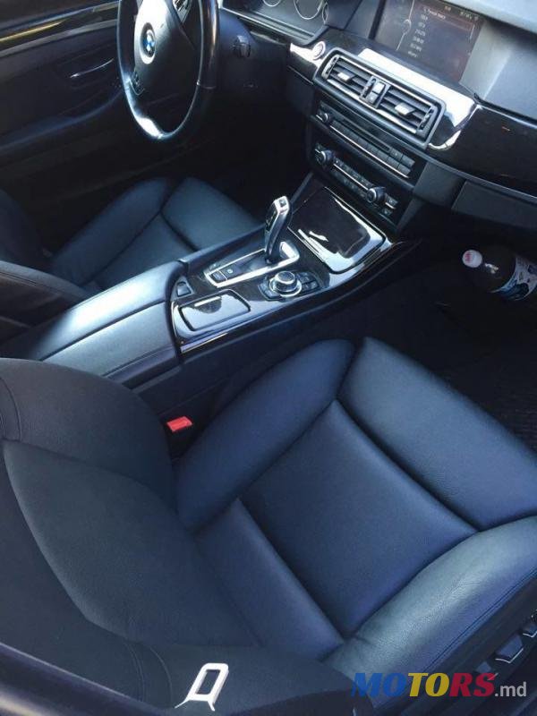 2011' BMW 5 Series photo #2