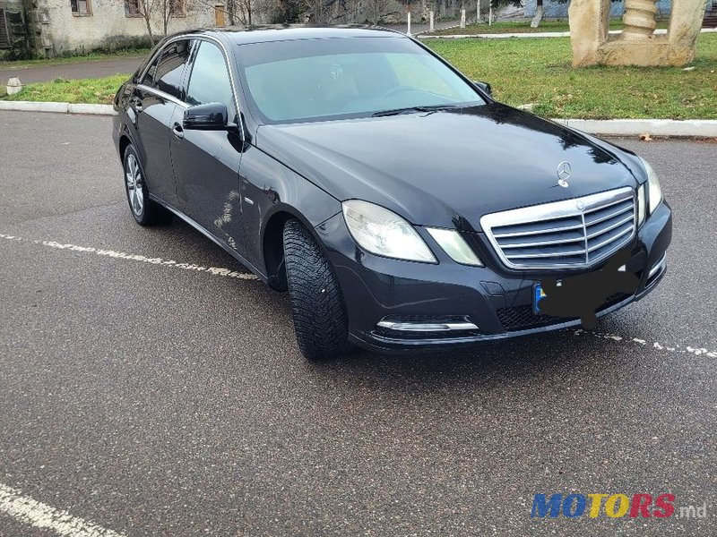 2011' Mercedes-Benz E-Class photo #2