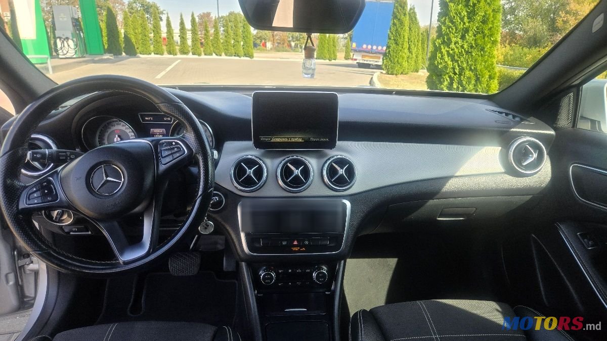 2015' Mercedes-Benz GLA photo #3