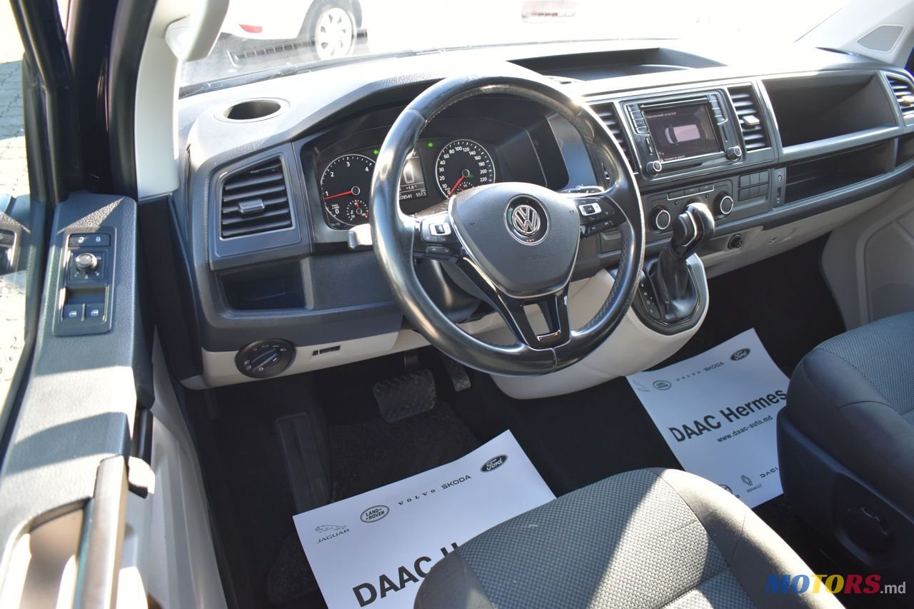 2016' Volkswagen Transporter photo #6