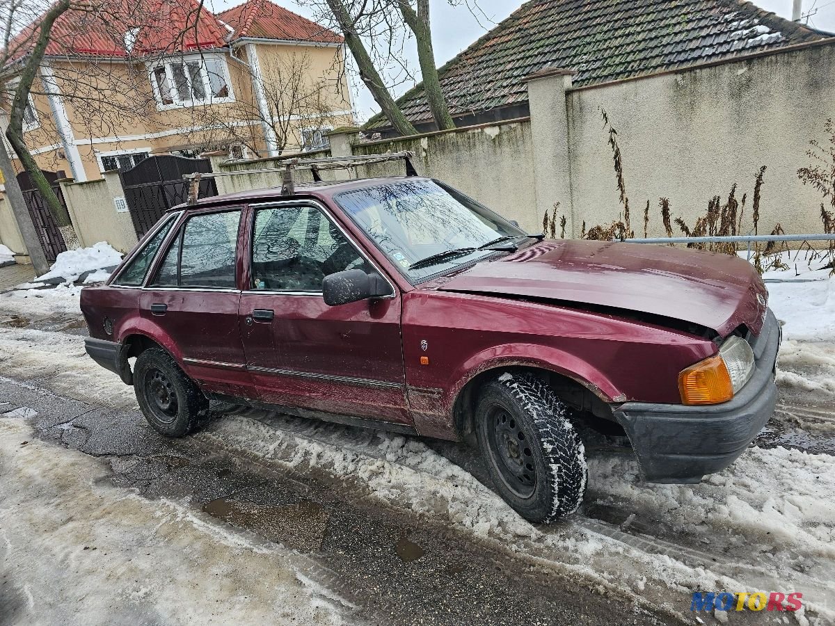 1990' Ford Escort photo #2