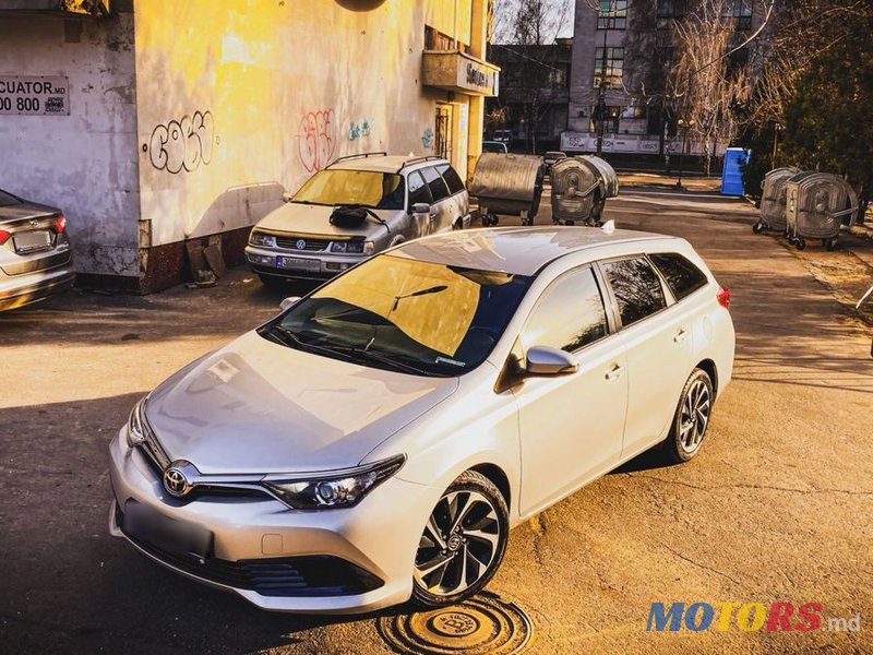 2015' Toyota Auris photo #3