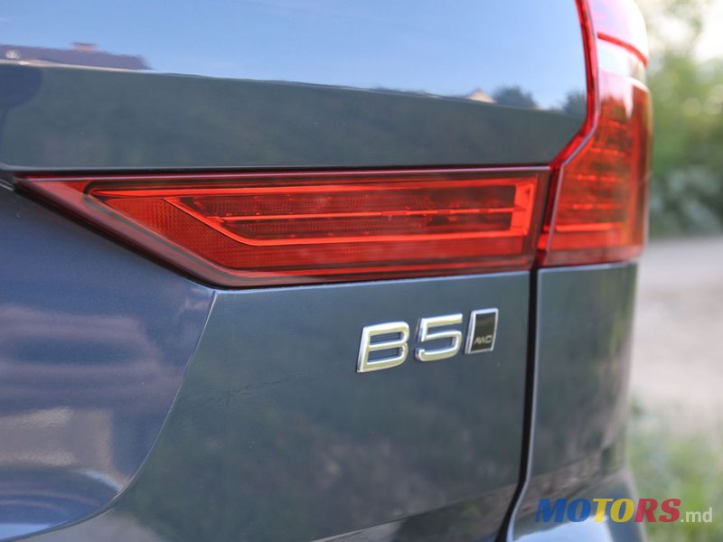 2022' Volvo XC60 photo #4