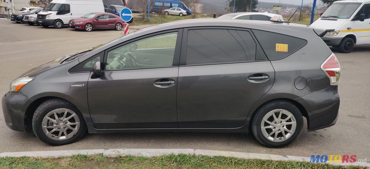 2015' Toyota Prius v photo #4