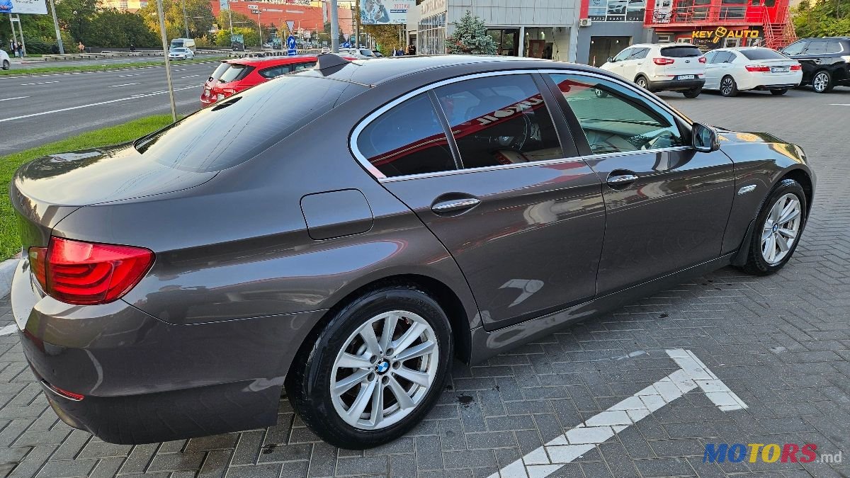 2011' BMW 5 Series photo #5