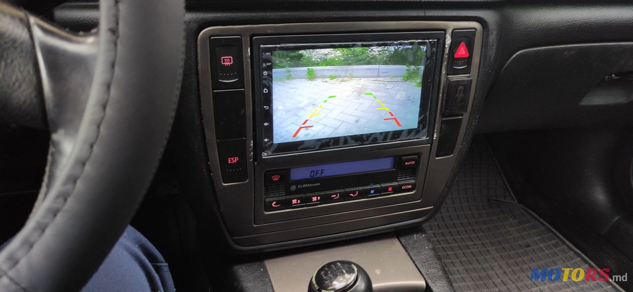 2004' Volkswagen Passat photo #5