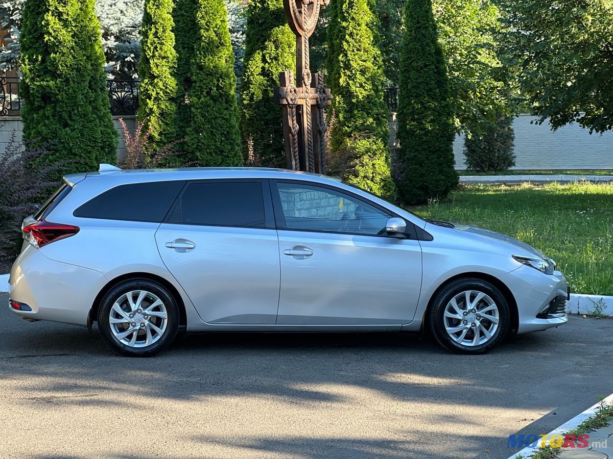 2017' Toyota Auris photo #5