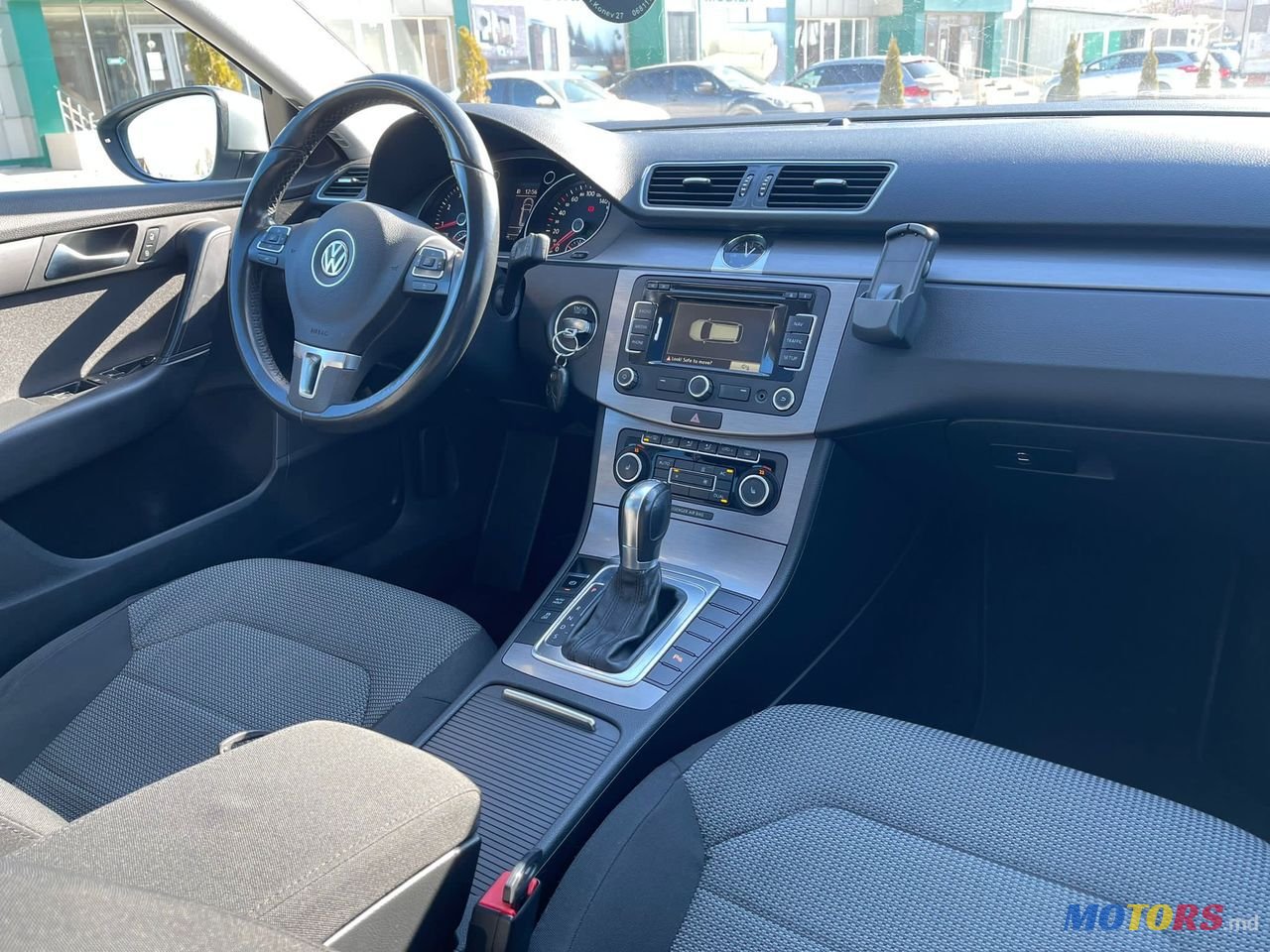 2011' Volkswagen Passat photo #5