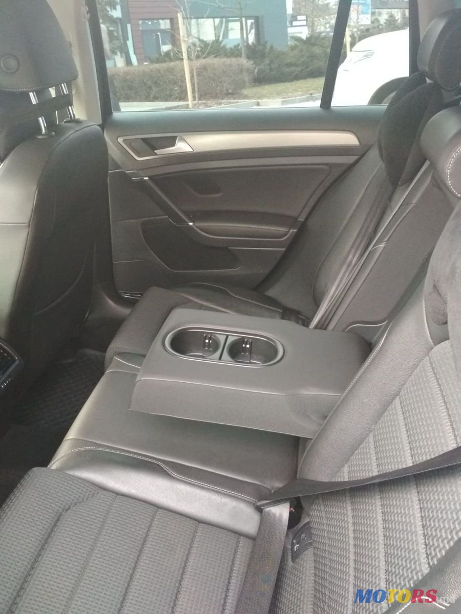 2016' Volkswagen Golf photo #4