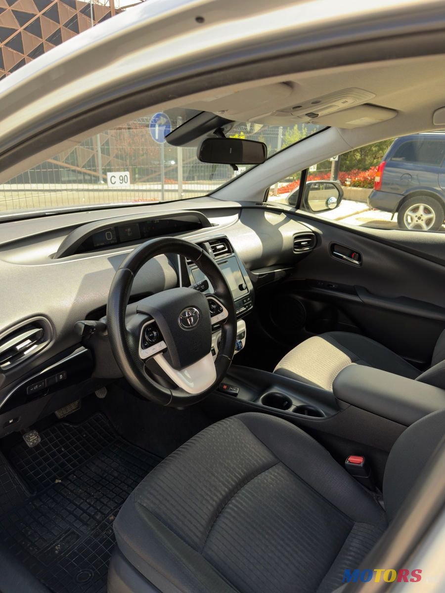 2016' Toyota Prius photo #4