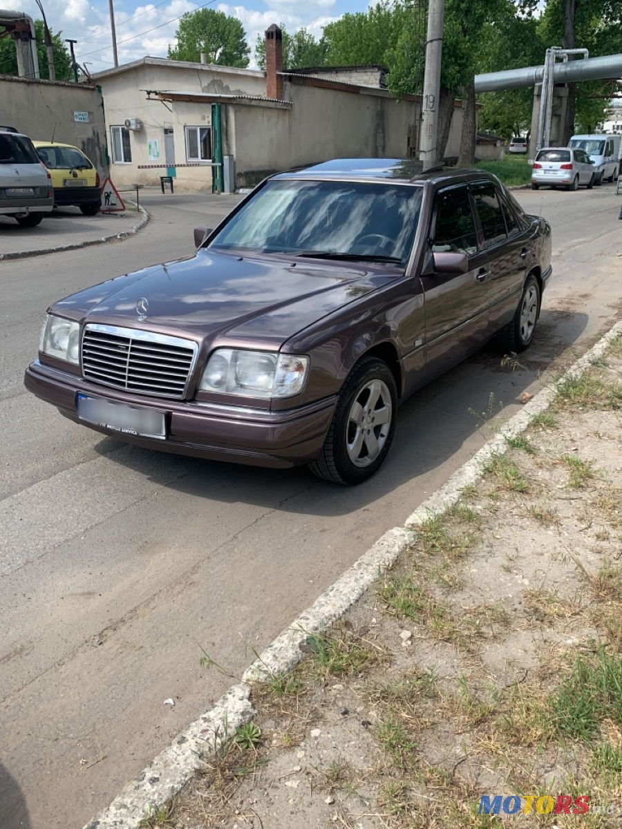 1993' Mercedes-Benz E Класс photo #1