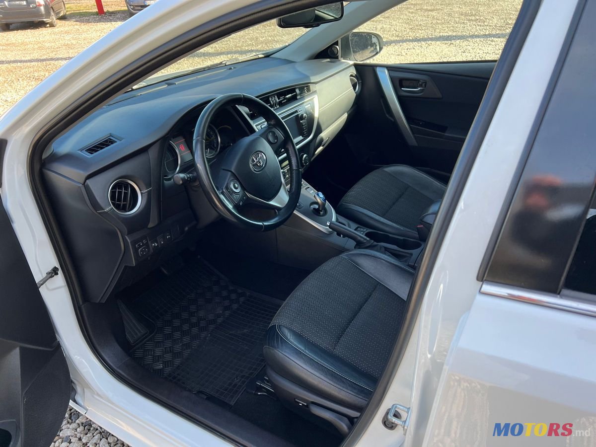 2014' Toyota Auris photo #5