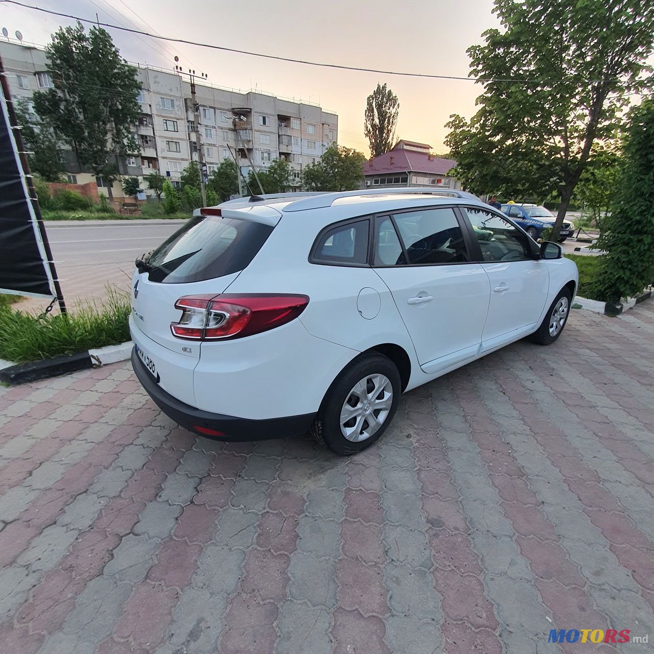 2012' Renault Megane photo #5