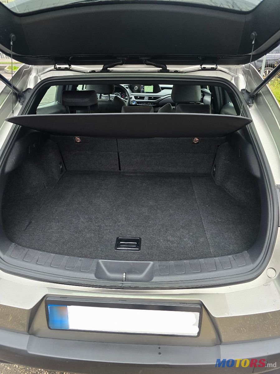 2019' Lexus UX photo #5