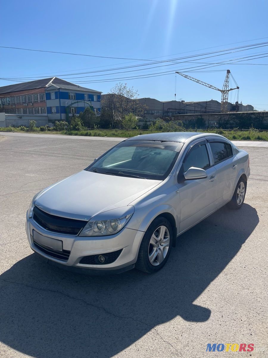 2010' Opel Astra photo #2