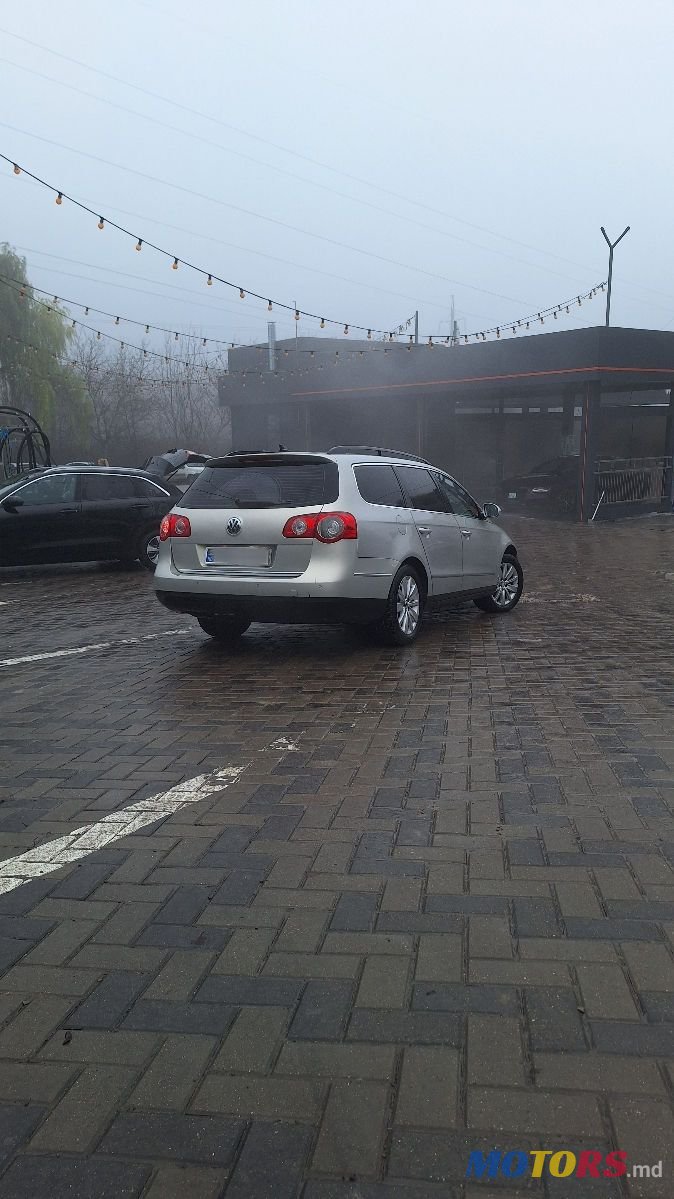 2010' Volkswagen Passat photo #3