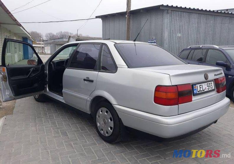 1995' Volkswagen Passat photo #1