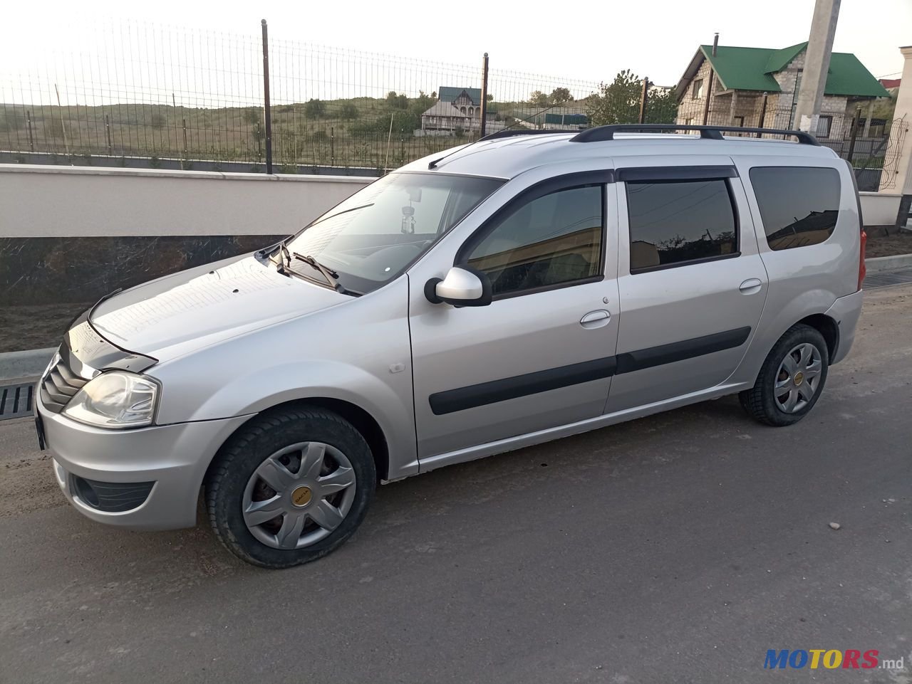 2009' Dacia Logan Mcv photo #3