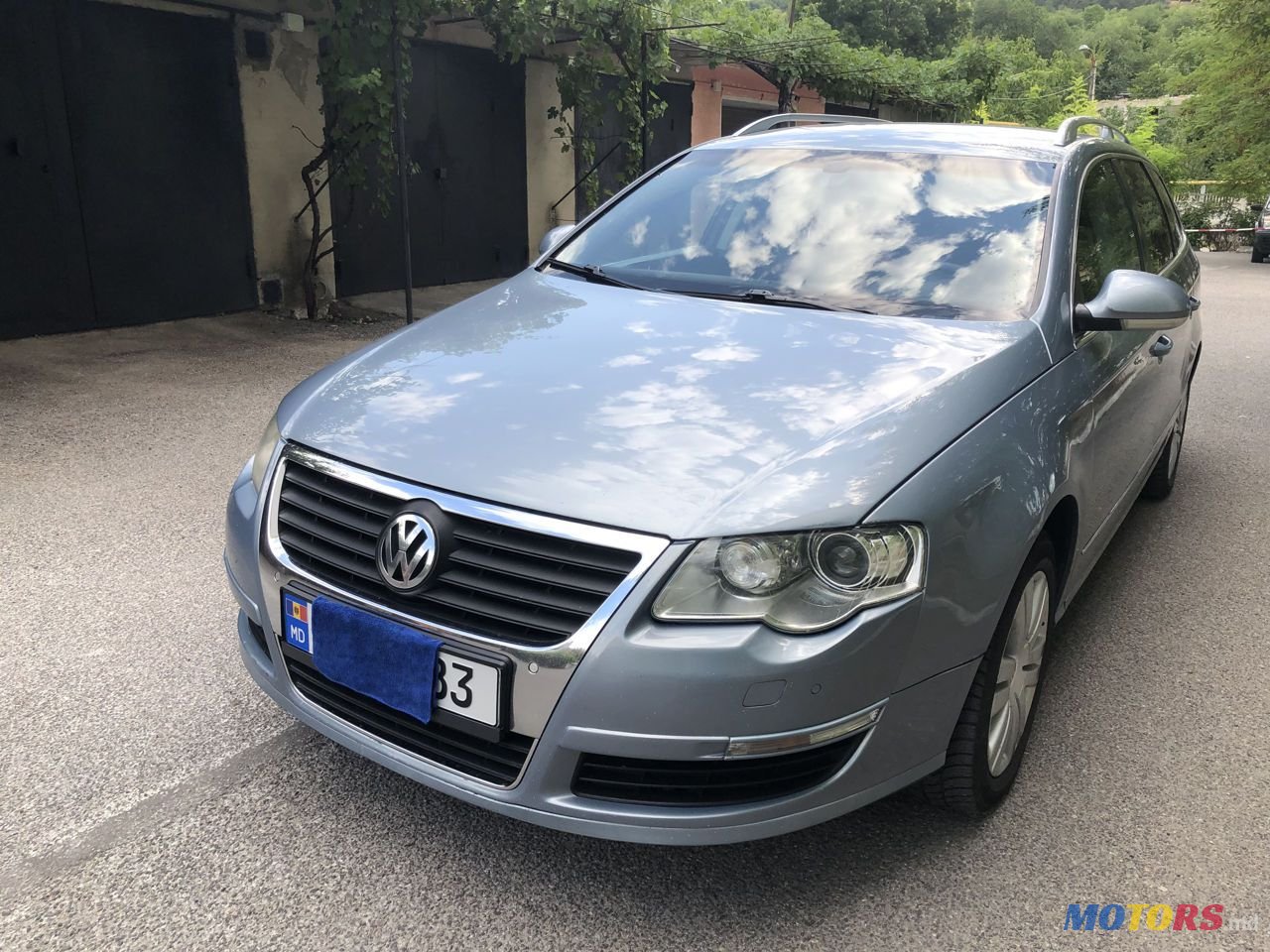 2010' Volkswagen Passat photo #2