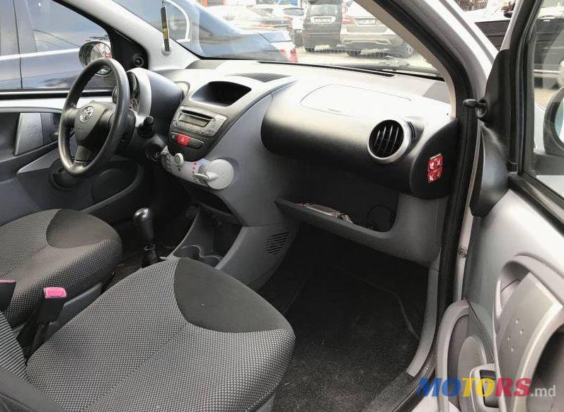 2010' Toyota Aygo photo #2