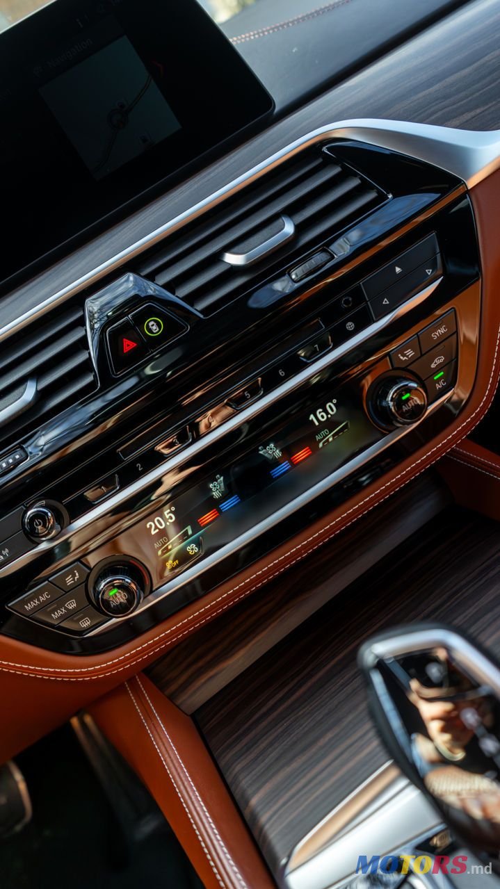 2018' BMW 5 Series photo #5