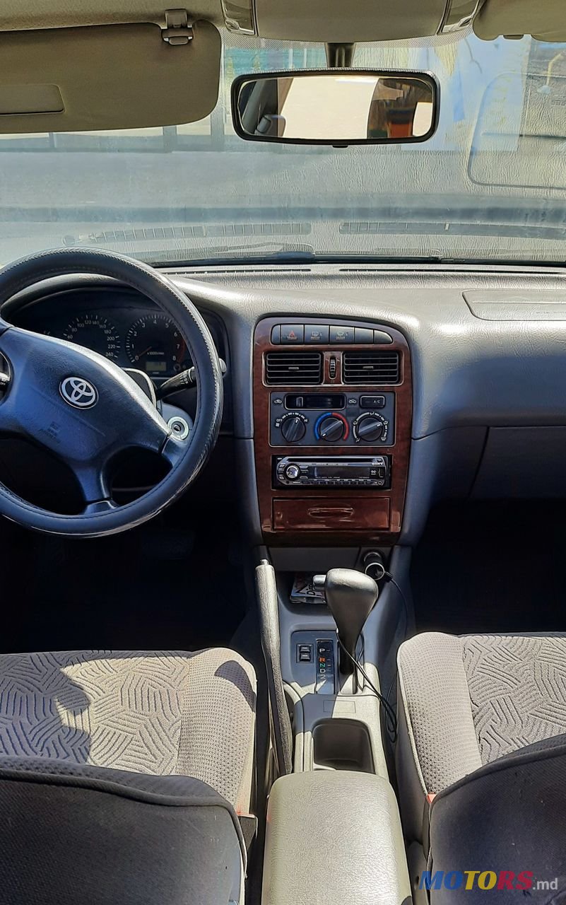 2001' Toyota Avensis photo #6