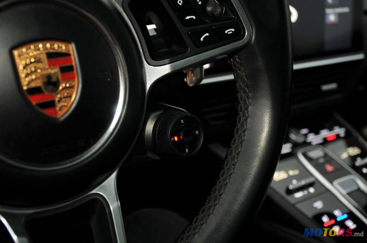 2019' Porsche Cayenne Coupe photo #5