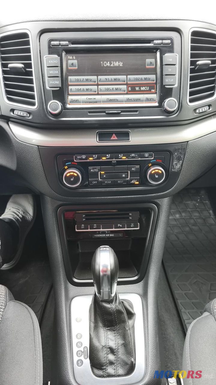 2011' Volkswagen Sharan photo #6