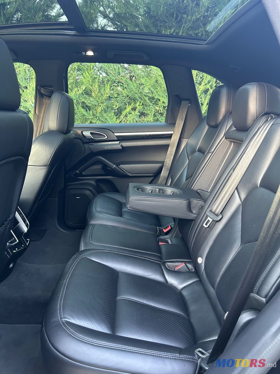 2017' Porsche Cayenne photo #5