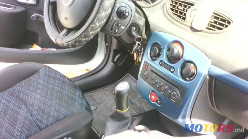 2009' Renault Clio photo #3