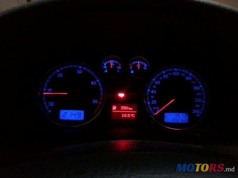 2005' Volkswagen Passat photo #2