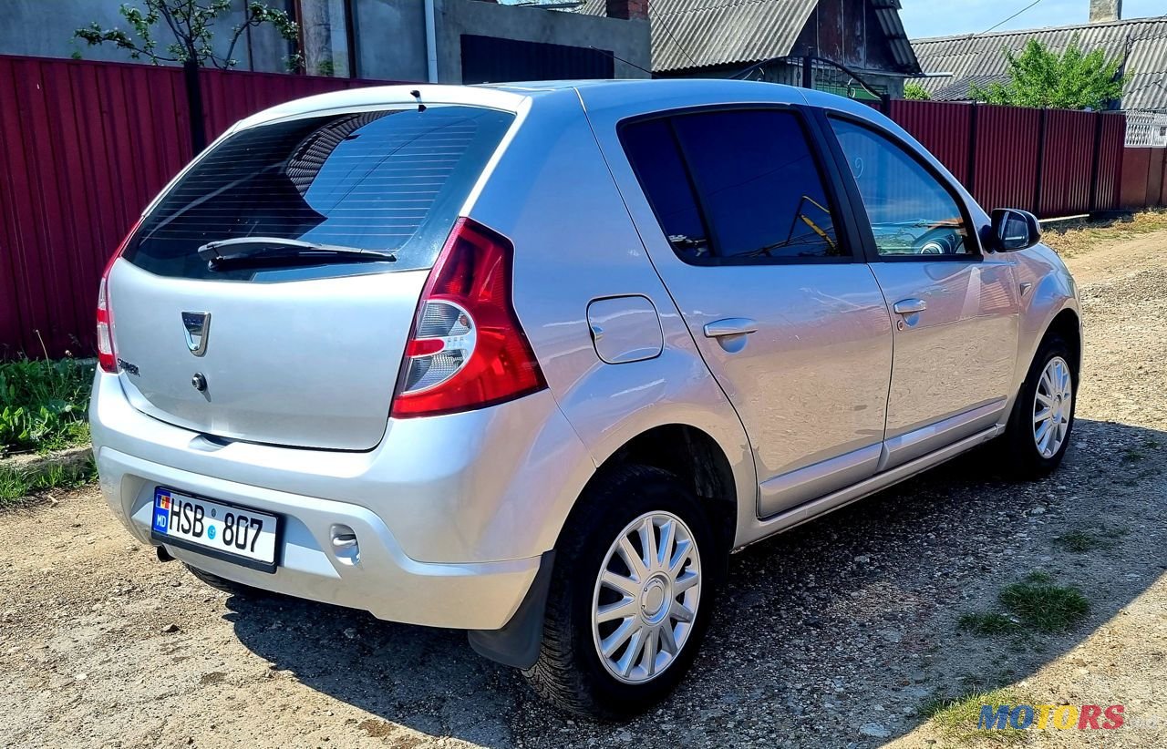2012' Dacia Sandero photo #3