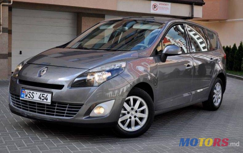 2010' Renault Grand Scenic photo #1