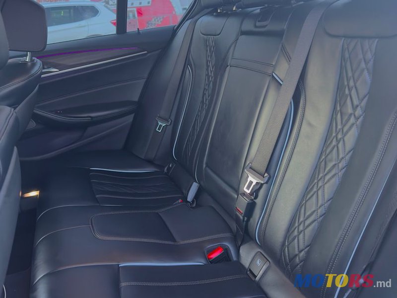 2020' BMW 5 Series photo #6